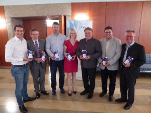 Die Regener MU-Delegierten beim CSU-Bezirksparteitag worben für heimische Milch